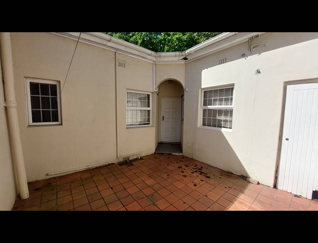 1 BEDROOM APARTMENT TO LET IN RONDEBOSCH VILLAGE